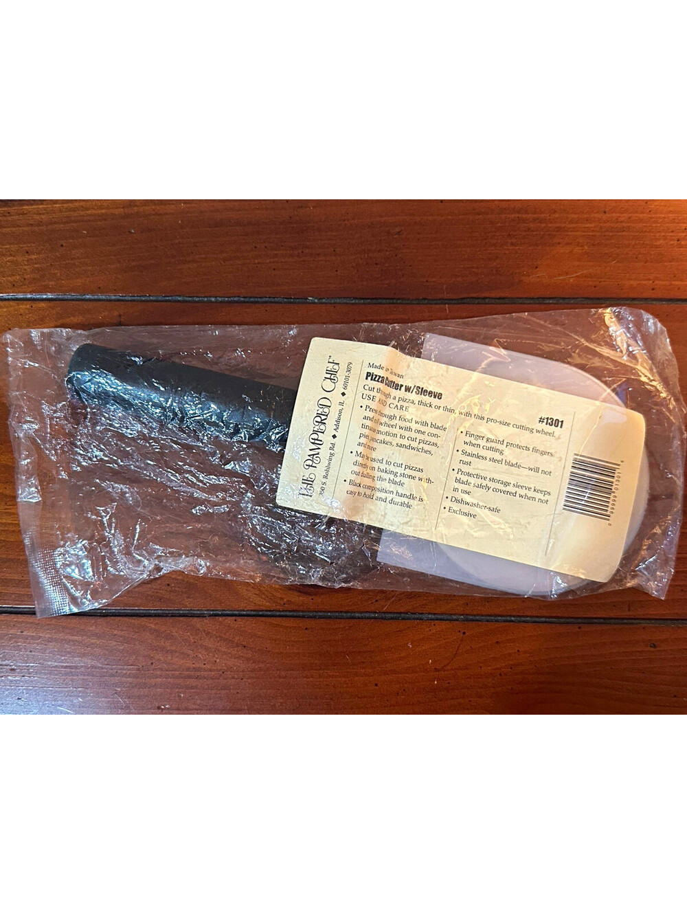 NEW Pampered Chef Pizza Cutter w/ Protective Sleeve Dishwasher Safe Black 1301